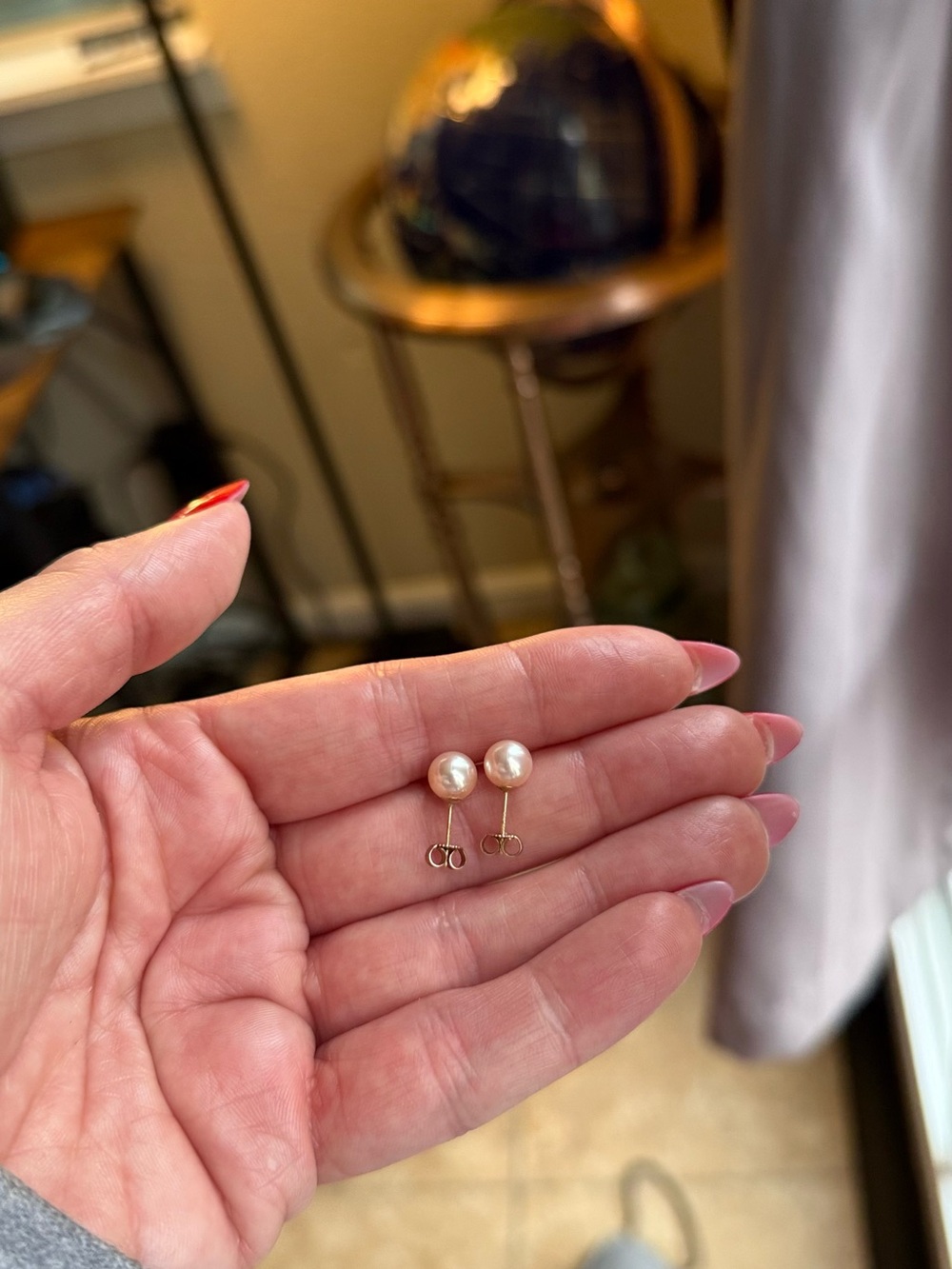Vintage 14k Pearl Stud Earrings - Picture 4 of 5